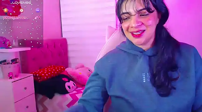 Snapshot of Vannessa__Shy chatting on 12-14-24, 12:22 Vannessa  Shy online show from 12-14-24, 12:22