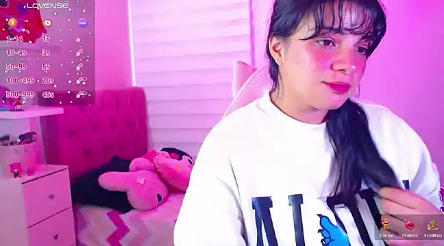 Snapshot of Vannessa__Shy chatting on 12-18-24, 09:51 Vannessa  Shy online show from 12-18-24, 09:51