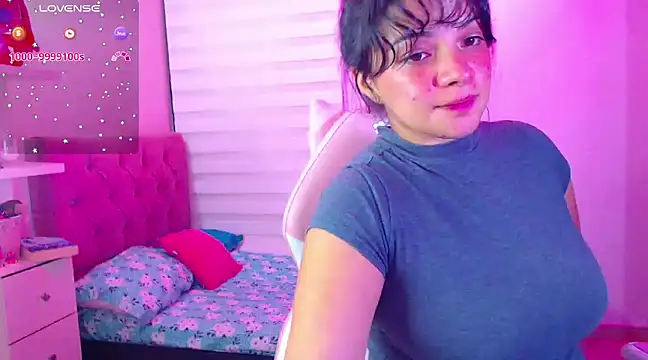 Snapshot of Vannessa__Shy chatting on 12-20-24, 11:05 Vannessa  Shy online show from 12-20-24, 11:05