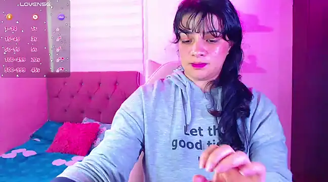 Snapshot of Vannessa__Shy chatting on 12-26-24, 08:11 Vannessa  Shy online show from 12-26-24, 08:11