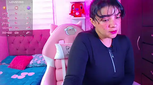 Snapshot of Vannessa__Shy chatting on 01-02-25, 08:57 Vannessa  Shy online show from 01-02-25, 08:57