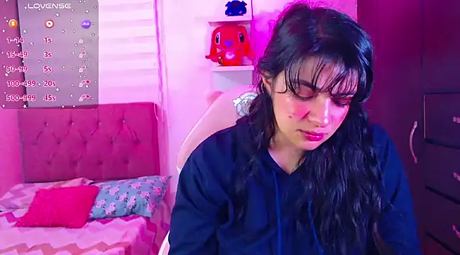 Snapshot of Vannessa__Shy chatting on 01-04-25, 12:27 Vannessa  Shy online show from 01-04-25, 12:27