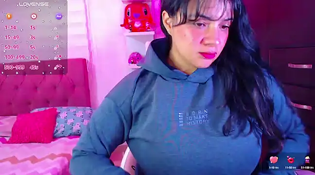 Snapshot of Vannessa__Shy chatting on 01-08-25, 08:07 Vannessa  Shy online show from 01-08-25, 08:07