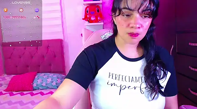 Snapshot of Vannessa__Shy chatting on 01-10-25, 10:25 Vannessa  Shy online show from 01-10-25, 10:25