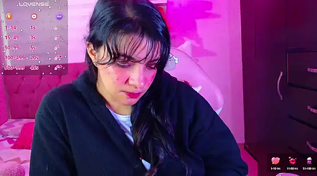 Snapshot of Vannessa__Shy chatting on 01-11-25, 04:57 Vannessa  Shy online show from 01-11-25, 04:57