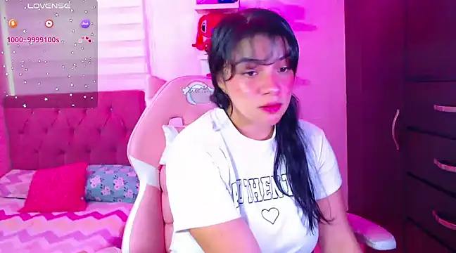 Snapshot of Vannessa__Shy chatting on 01-13-25, 03:58 Vannessa  Shy online show from 01-13-25, 03:58