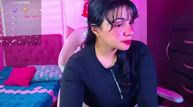 Snapshot of Vannessa__Shy chatting on 01-14-25, 08:37 Vannessa  Shy online show from 01-14-25, 08:37