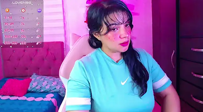 Snapshot of Vannessa__Shy chatting on 01-15-25, 09:51 Vannessa  Shy online show from 01-15-25, 09:51