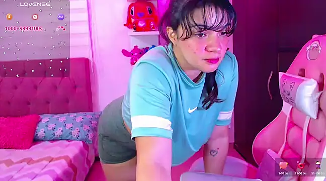 Snapshot of Vannessa__Shy chatting on 01-17-25, 05:08 Vannessa  Shy online show from 01-17-25, 05:08