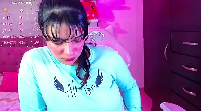 Snapshot of Vannessa__Shy chatting on 01-17-25, 08:22 Vannessa  Shy online show from 01-17-25, 08:22