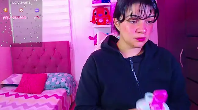 Snapshot of Vannessa__Shy chatting on 01-21-25, 09:04 Vannessa  Shy online show from 01-21-25, 09:04