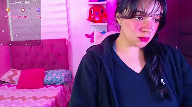 Snapshot of Vannessa__Shy chatting on 01-22-25, 08:17 Vannessa  Shy online show from 01-22-25, 08:17