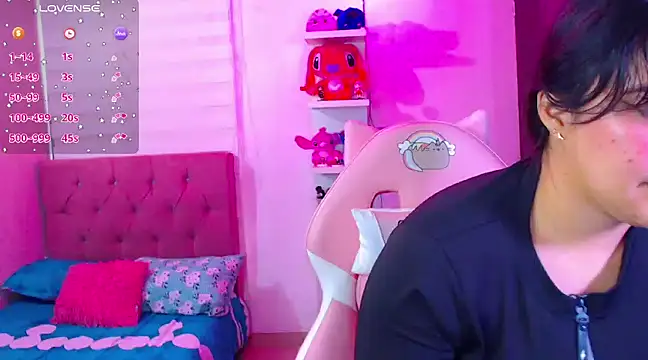 Snapshot of Vannessa__Shy chatting on 01-23-25, 08:13 Vannessa  Shy online show from 01-23-25, 08:13