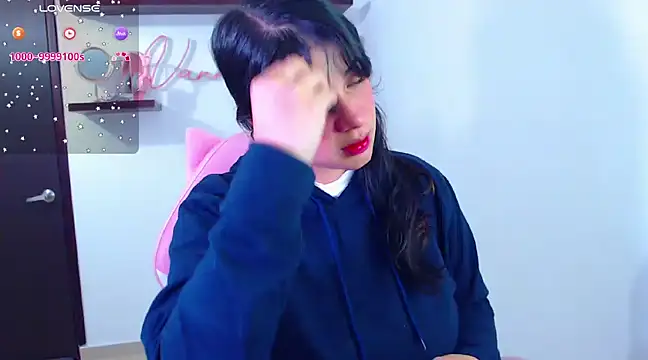 Snapshot of Vannessa__Shy chatting on 01-27-25, 08:28 Vannessa  Shy online show from 01-27-25, 08:28