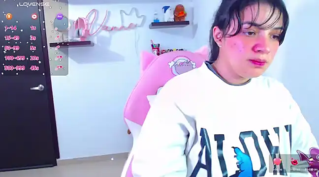 Snapshot of Vannessa__Shy chatting on 01-29-25, 07:32 Vannessa  Shy online show from 01-29-25, 07:32