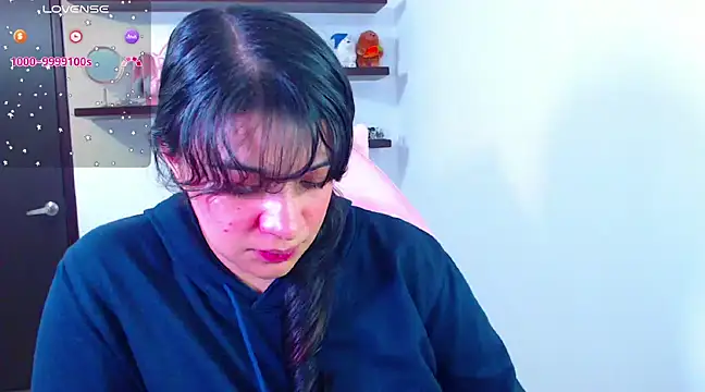 Snapshot of Vannessa__Shy chatting on 01-30-25, 04:02 Vannessa  Shy online show from 01-30-25, 04:02