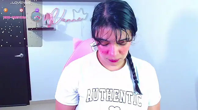 Snapshot of Vannessa__Shy chatting on 02-02-25, 11:32 Vannessa  Shy online show from 02-02-25, 11:32