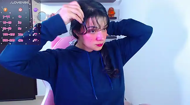 Snapshot of Vannessa__Shy chatting on 02-04-25, 06:27 Vannessa  Shy online show from 02-04-25, 06:27