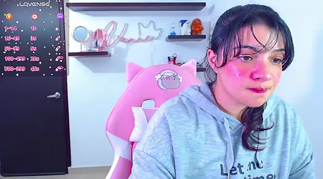 Snapshot of Vannessa__Shy chatting on 02-05-25, 08:14 Vannessa  Shy online show from 02-05-25, 08:14