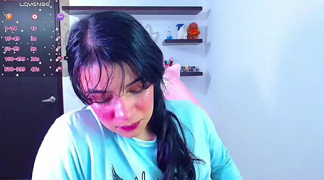 Snapshot of Vannessa__Shy chatting on 02-06-25, 07:51 Vannessa  Shy online show from 02-06-25, 07:51