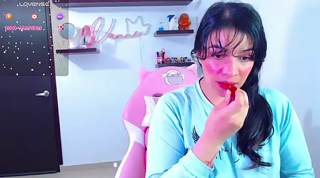 Snapshot of Vannessa__Shy chatting on 02-06-25, 10:53 Vannessa  Shy online show from 02-06-25, 10:53