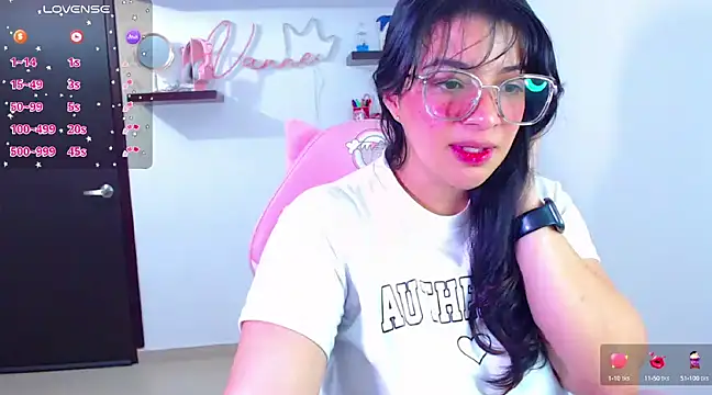 Snapshot of Vannessa__Shy chatting on 02-07-25, 11:13 Vannessa  Shy online show from 02-07-25, 11:13