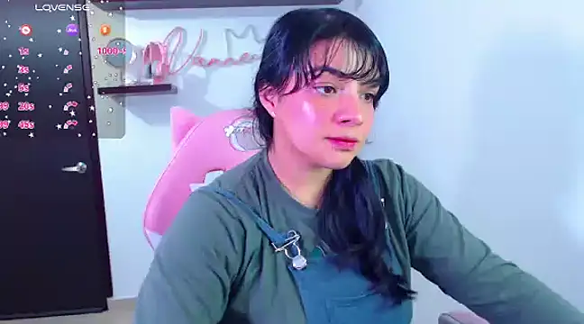 Snapshot of Vannessa__Shy chatting on 02-09-25, 09:28 Vannessa  Shy online show from 02-09-25, 09:28