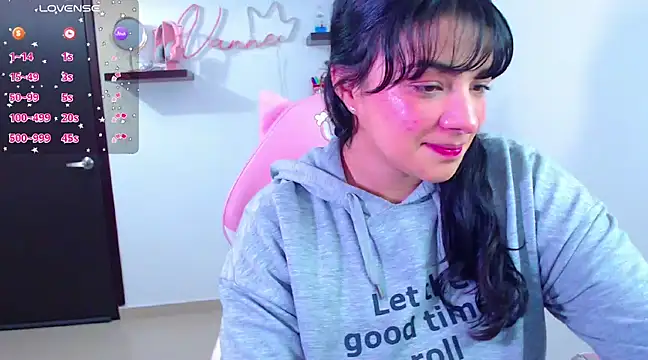 Snapshot of Vannessa__Shy chatting on 02-10-25, 08:31 Vannessa  Shy online show from 02-10-25, 08:31