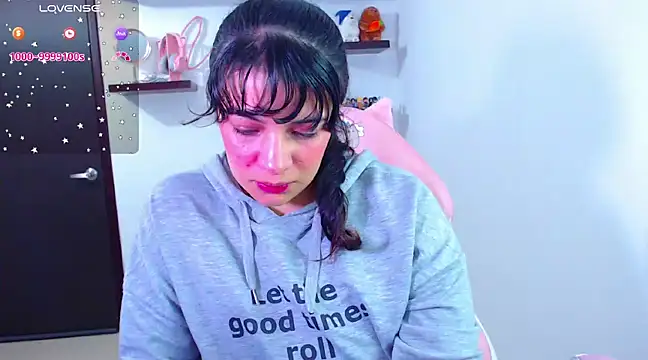 Snapshot of Vannessa__Shy chatting on 02-11-25, 10:07 Vannessa  Shy online show from 02-11-25, 10:07