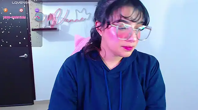 Snapshot of Vannessa__Shy chatting on 02-13-25, 10:00 Vannessa  Shy online show from 02-13-25, 10:00