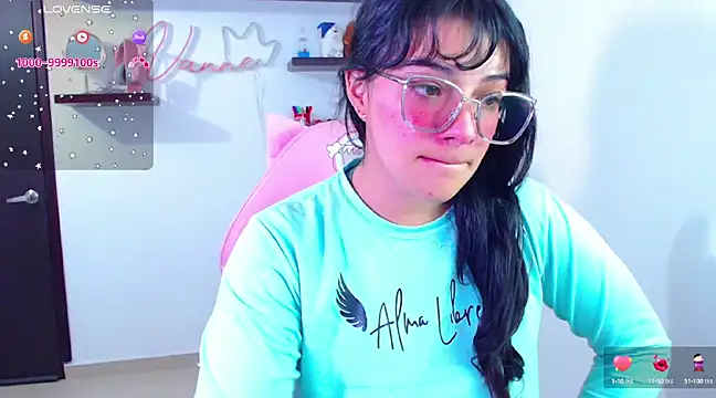 Snapshot of Vannessa__Shy chatting on 02-19-25, 08:52 Vannessa  Shy online show from 02-19-25, 08:52