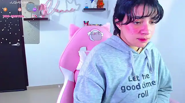 Snapshot of Vannessa__Shy chatting on 02-22-25, 03:58 Vannessa  Shy online show from 02-22-25, 03:58