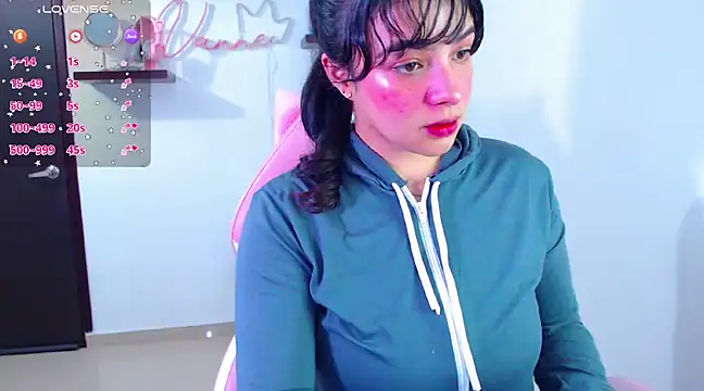 Snapshot of Vannessa__Shy chatting on 02-25-25, 09:35 Vannessa  Shy online show from 02-25-25, 09:35