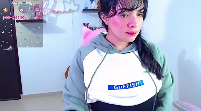 Snapshot of Vannessa__Shy chatting on 02-27-25, 11:48 Vannessa  Shy online show from 02-27-25, 11:48