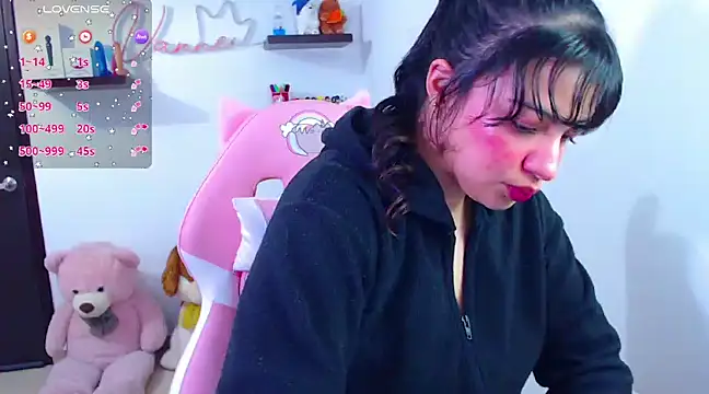 Snapshot of Vannessa__Shy chatting on 03-05-25, 11:16 Vannessa  Shy online show from 03-05-25, 11:16