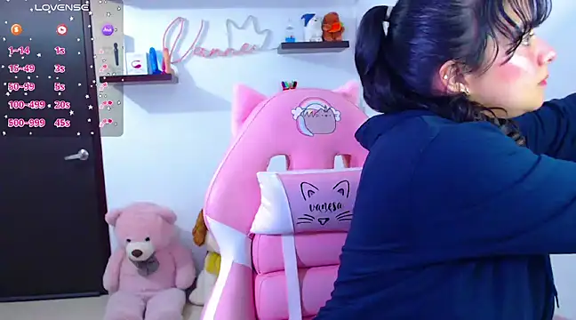 Snapshot of Vannessa__Shy chatting on 03-06-25, 08:48 Vannessa  Shy online show from 03-06-25, 08:48