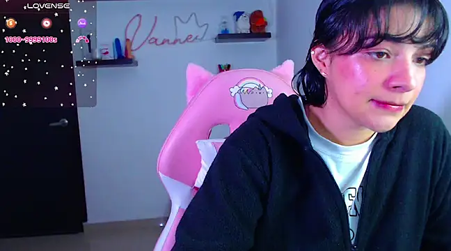 Snapshot of Vannessa__Shy chatting on 03-08-25, 04:06 Vannessa  Shy online show from 03-08-25, 04:06