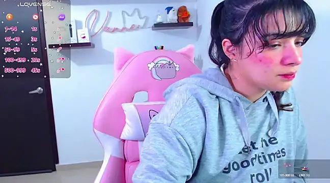 Snapshot of Vannessa__Shy chatting on 03-11-25, 12:11 Vannessa  Shy online show from 03-11-25, 12:11