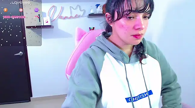 Snapshot of Vannessa__Shy chatting on 03-11-25, 09:59 Vannessa  Shy online show from 03-11-25, 09:59