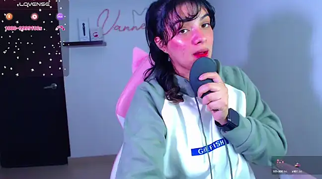 Snapshot of Vannessa__Shy chatting on 03-12-25, 01:03 Vannessa  Shy online show from 03-12-25, 01:03