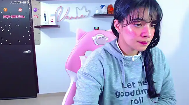 Snapshot of Vannessa__Shy chatting on 03-12-25, 08:41 Vannessa  Shy online show from 03-12-25, 08:41