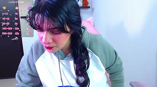 Snapshot of Vannessa__Shy chatting on 03-14-25, 09:10 Vannessa  Shy online show from 03-14-25, 09:10