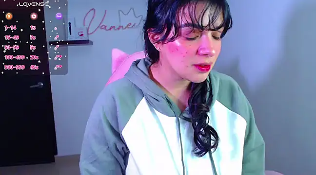 Snapshot of Vannessa__Shy chatting on 03-15-25, 12:15 Vannessa  Shy online show from 03-15-25, 12:15