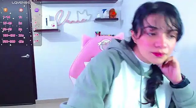 Snapshot of Vannessa__Shy chatting on 03-15-25, 05:37 Vannessa  Shy online show from 03-15-25, 05:37