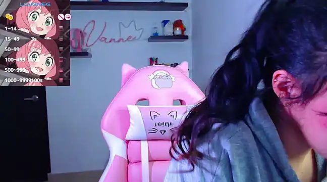 Snapshot of Vannessa__Shy chatting on 03-20-25, 12:30 Vannessa  Shy online show from 03-20-25, 12:30