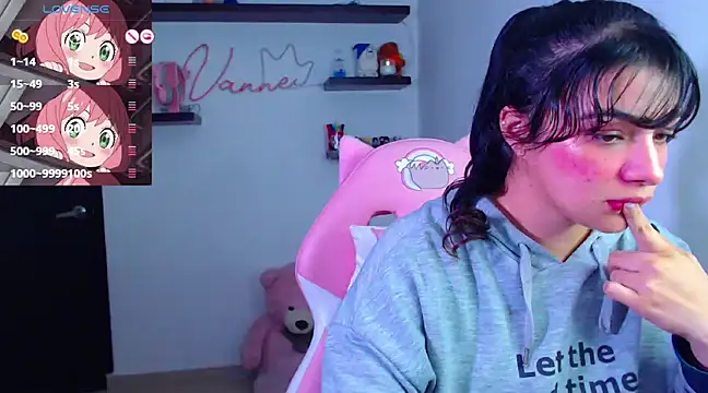 Snapshot of Vannessa__Shy chatting on 03-21-25, 12:40 Vannessa  Shy online show from 03-21-25, 12:40