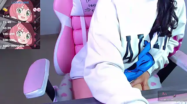 Snapshot of Vannessa__Shy chatting on 03-22-25, 06:47 Vannessa  Shy online show from 03-22-25, 06:47