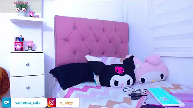 Snapshot of Vannessa__Shy chatting on 09-11-25, 10:32 Vannessa  Shy online show from 09-11-25, 10:32