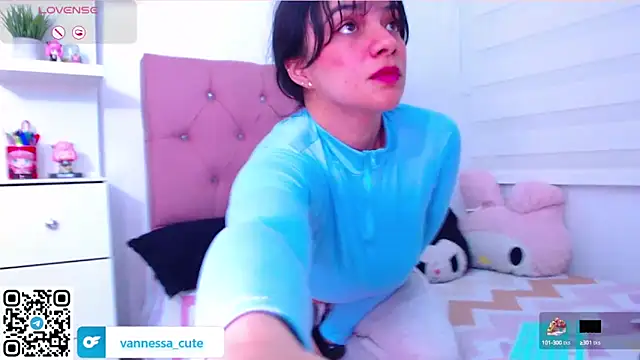 Snapshot of Vannessa__Shy chatting on 09-18-25, 11:29 Vannessa  Shy online show from 09-18-25, 11:29