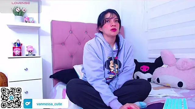 Snapshot of Vannessa__Shy chatting on 09-19-25, 10:32 Vannessa  Shy online show from 09-19-25, 10:32